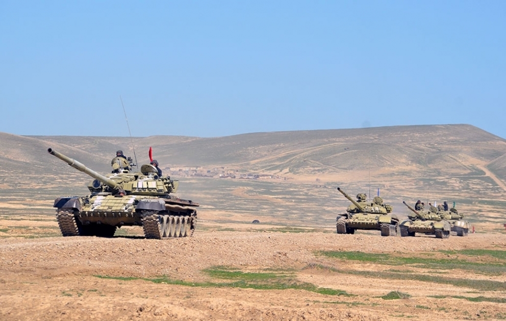Tank bölmələrinin intensiv döyüş hazırlığı məşğələləri keçirilir VİDEO