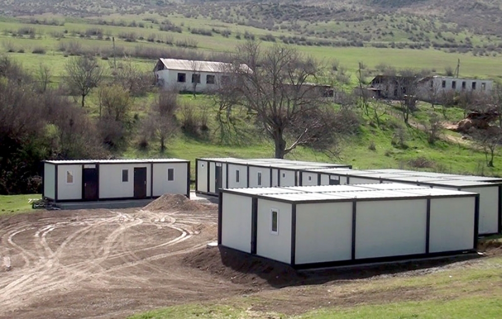 Azad olunmuş ərazilərdə modul tipli yataqxanaların quraşdırılması prosesi həyata keçirilir VİDEO