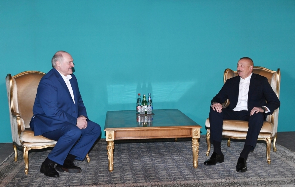 Une rencontre informelle s’est tenue entre les présidents azerbaïdjanais et biélorusse VIDEO