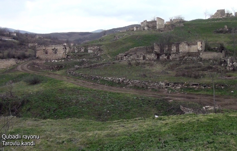 Verteidigungsministerium veröffentlicht Videoaufnahmen aus dem befreiten Dorf Tarovlu im Bezirk Gubadli VIDEO