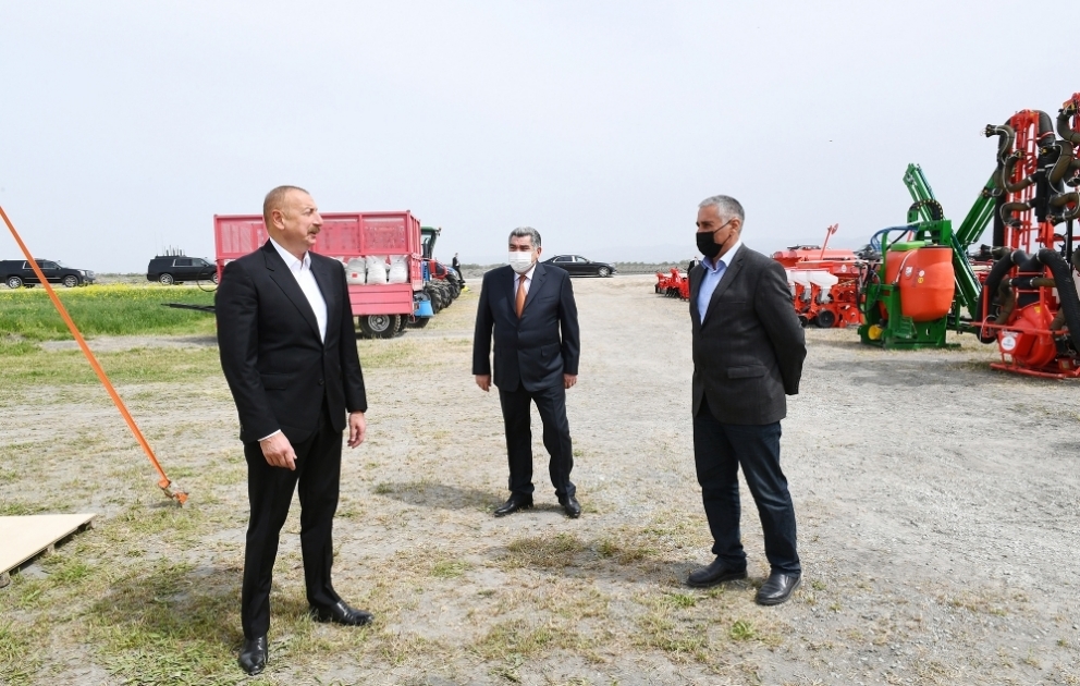 President Ilham Aliyev watched sowing process in farmer Elshan Khalilov’s cotton field VIDEO