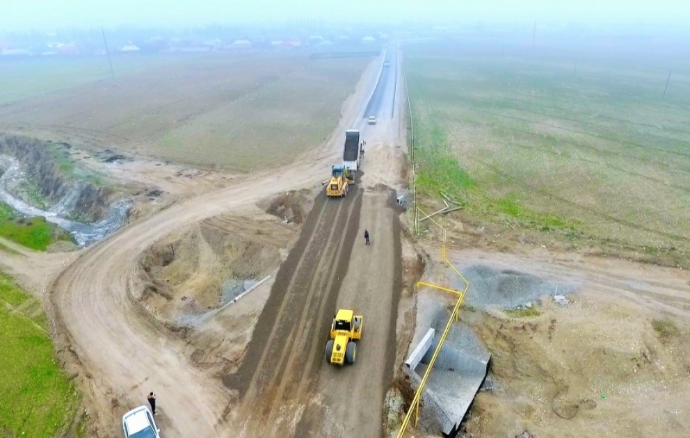 Ucar, Zərdab, Ağcabədi, Yevlax və Şəki rayonlarında 10 kənd yolu yenidən qurulur VİDEO