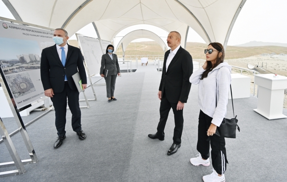 Abşeron rayonunda Palçıq Vulkanları Turizm Kompleksinin təməli qoyulub  Prezident İlham Əliyev və birinci xanım Mehriban Əliyeva tədbirdə iştirak ediblər YENİLƏNİB VİDEO