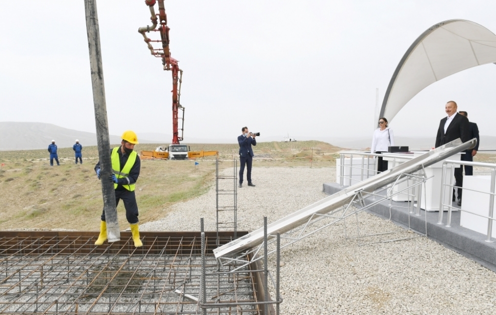 La première pierre du Complexe touristique des volcans de boue a été posée Le président Ilham Aliyev et la première dame Mehriban Aliyeva participent à la cérémonie VIDEO