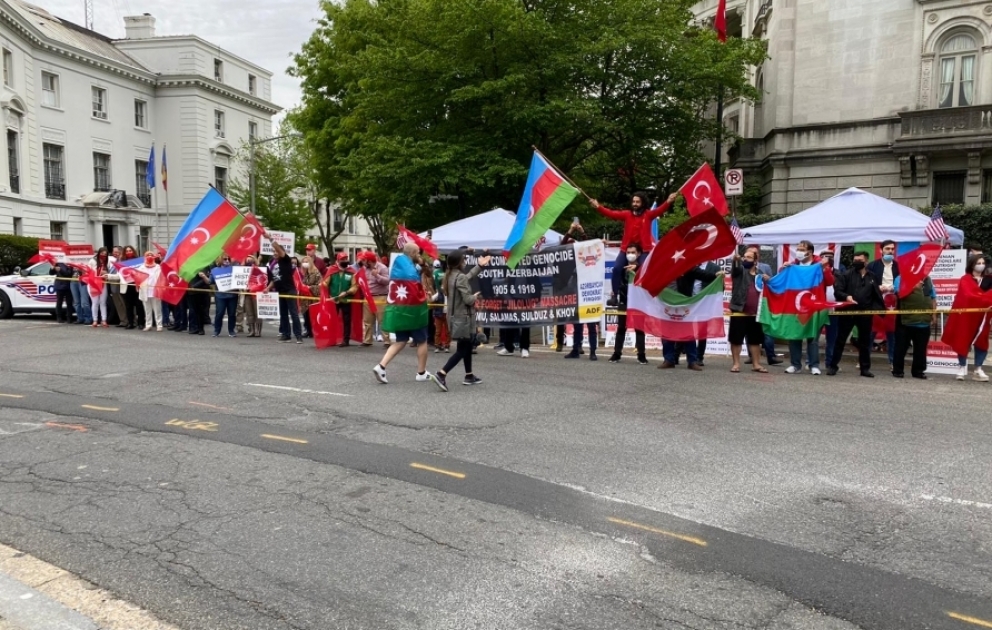 В Вашингтоне состоялась акция протеста турецкой и азербайджанской общин ВИДЕО