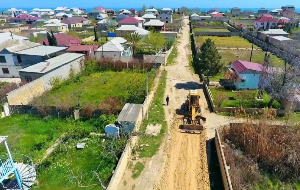 Qaradağ rayonunda 6,5 kilometrlik küçə və yolda təmir-tikinti işləri aparılır VİDEO