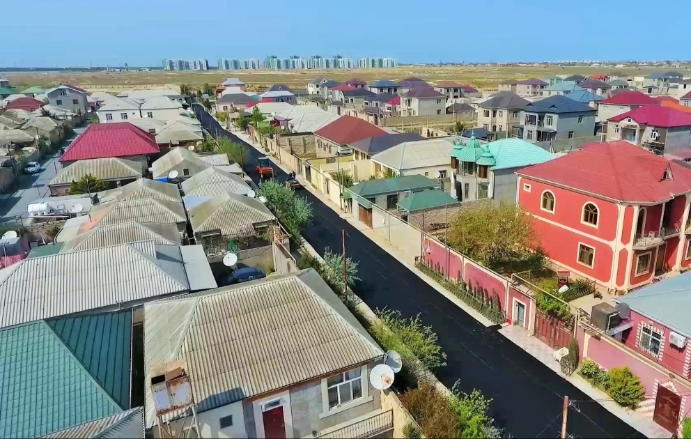 Suraxanı rayonunda 18,5 kilometrlik qəsəbədaxili küçə və yolda təmir işləri aparılır VİDEO