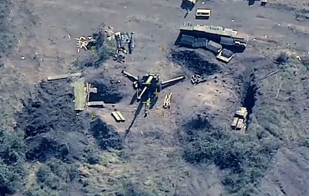 Verteidigungsministerium: Videoaufnahmen zeigen, wie Luftwaffe feindliche Ziele während des zweiten Karabach-Krieges zerstört hat VIDEO