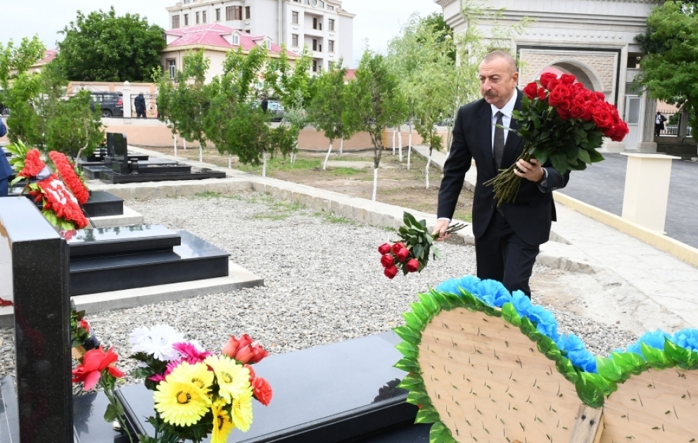 Президент Ильхам Алиев посетил могилы шехидов Отечественной войны на Нахчыванском городском кладбище  ОБНОВЛЕНО ВИДЕО