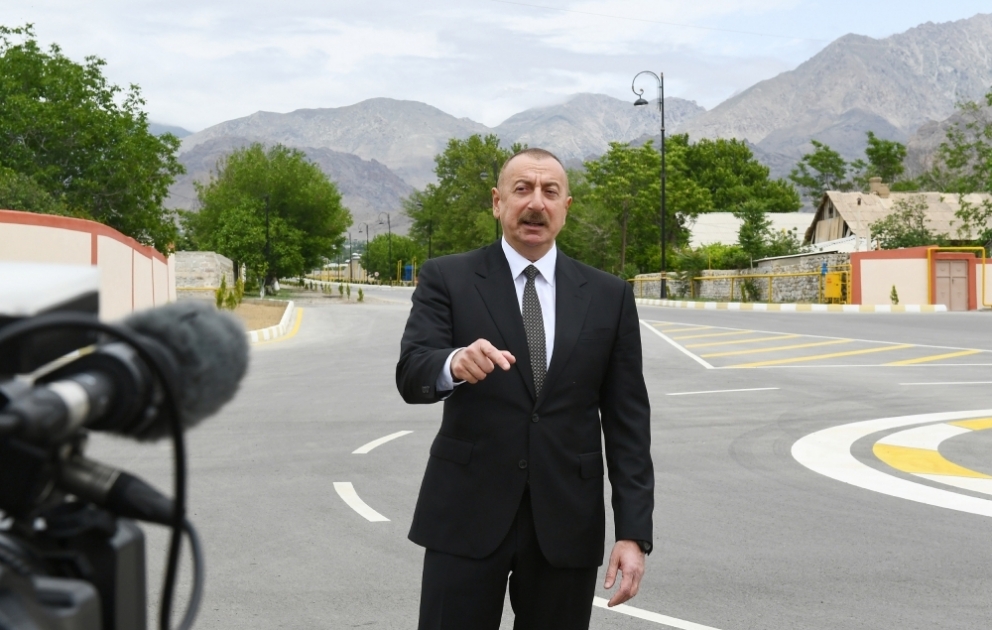 Le président Ilham Aliyev accorde une interview à la chaîne AzTV VIDEO