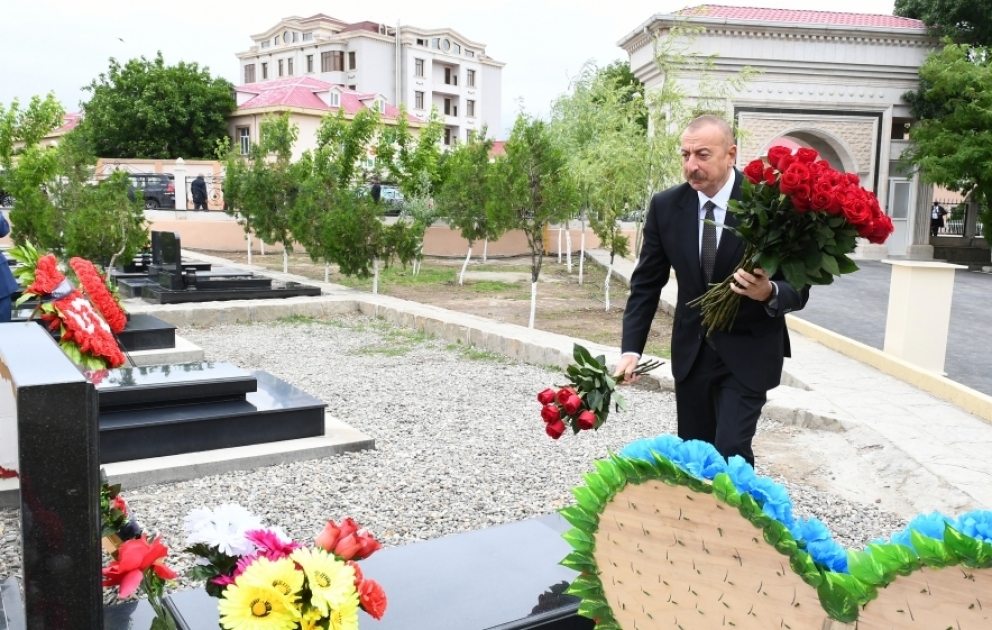Nachitschewan: Präsident Ilham Aliyev besucht Grabmäler von Opfern des Vaterländischen Krieges VIDEO