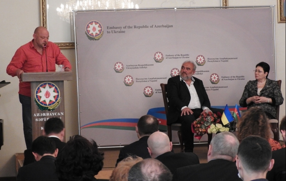 Kiyevdə “Heydər Əliyev. Şəxsiyyət və zaman” kitabının Ukrayna dilinə tərcümə olunmuş birinci cildinin təqdimatı keçirilib VİDEO
