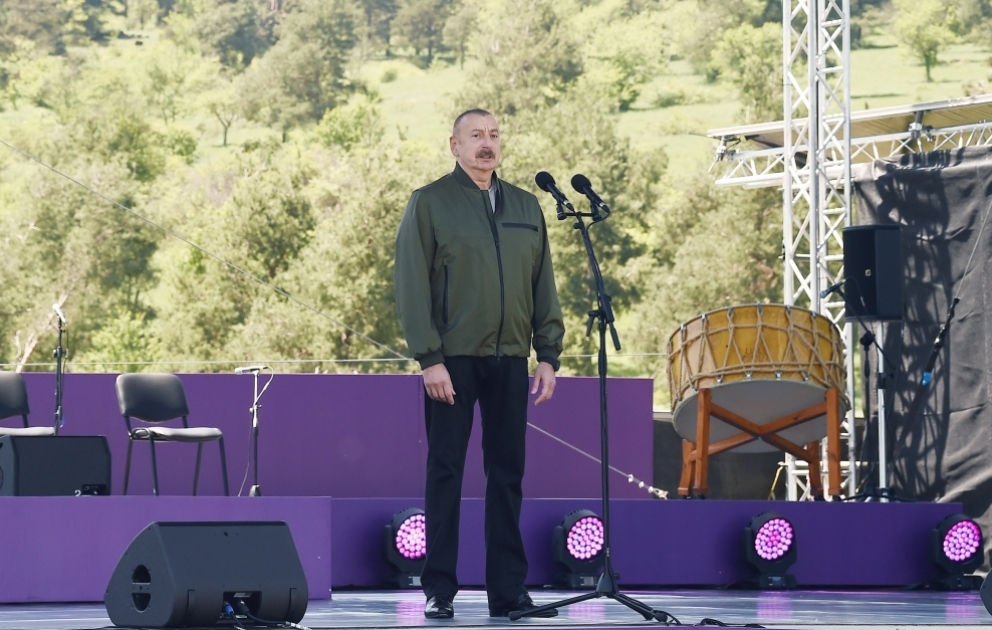 Azərbaycan Prezidenti İlham Əliyev və birinci xanım Mehriban Əliyeva Şuşada “Xarıbülbül” festivalının açılışında iştirak ediblər YENİLƏNİB VİDEO