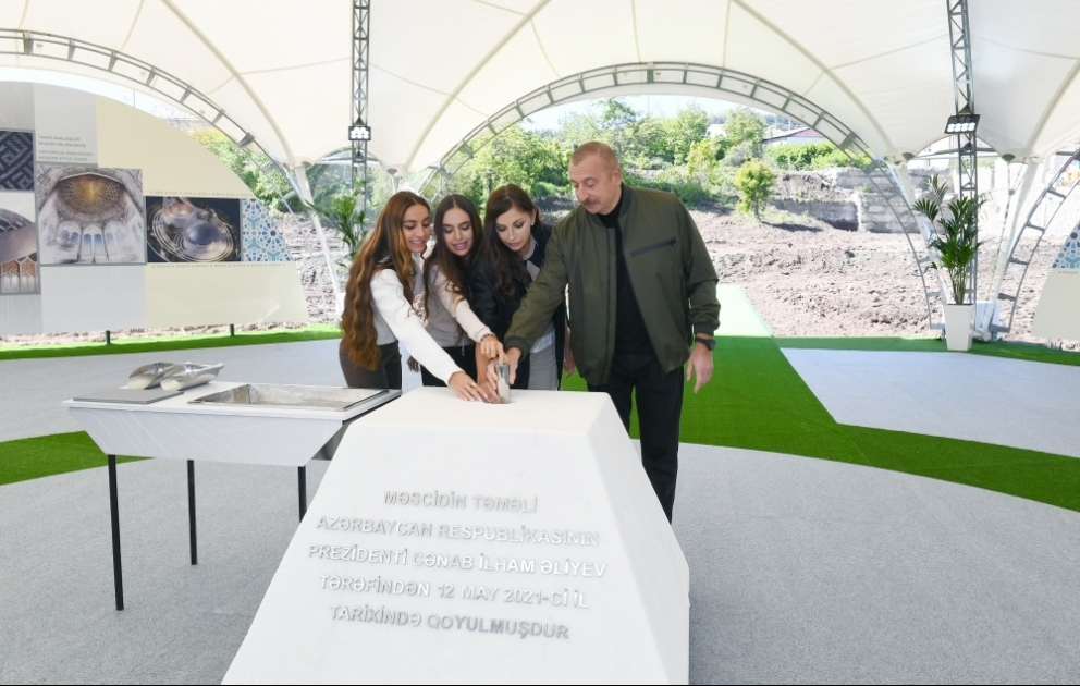 Prezident İlham Əliyev Şuşada yeni məscidin təməlini qoyub YENİLƏNİB VİDEO