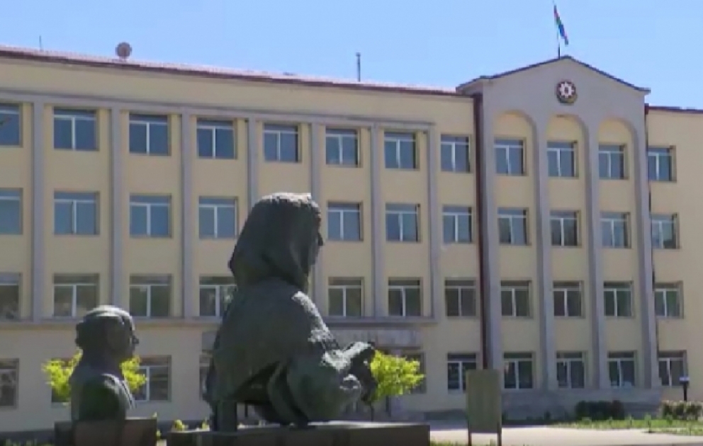 Bekanntschaft mit Verwaltungsgebäude vom Sonderbeauftragten in Schuscha VIDEO