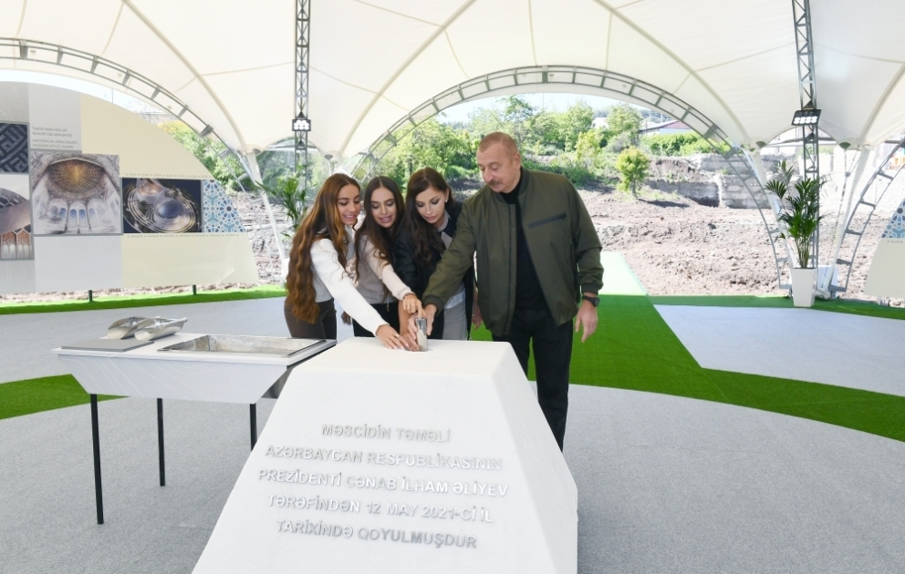 Le président Ilham Aliyev a posé la première pierre d’une nouvelle mosquée à Choucha VIDEO