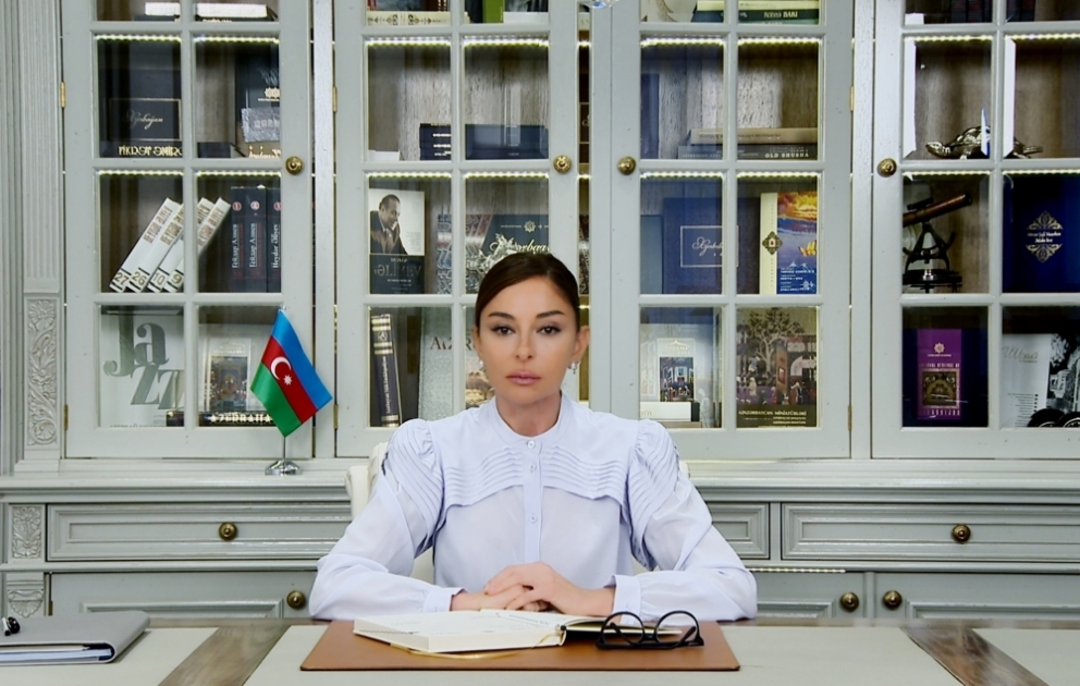 Birinci vitse-prezident Mehriban Əliyeva rəsmi instaqram səhifəsində “Xarıbülbül” musiqi festivalının qala-konsertindən görüntü paylaşıb VİDEO