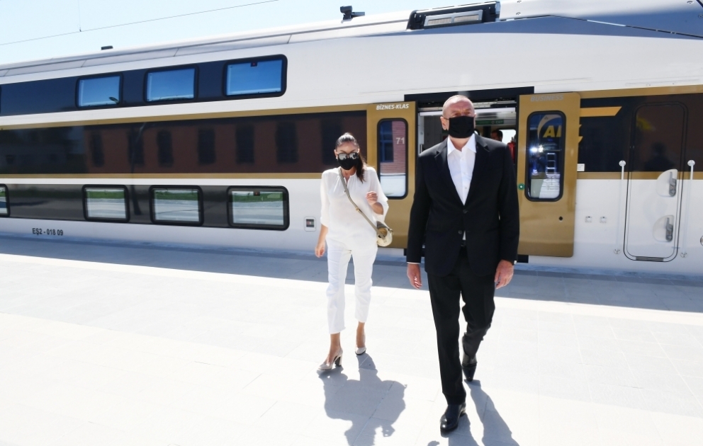 Präsident Ilham Aliyev weiht Bahnhof Gabala ein VIDEO