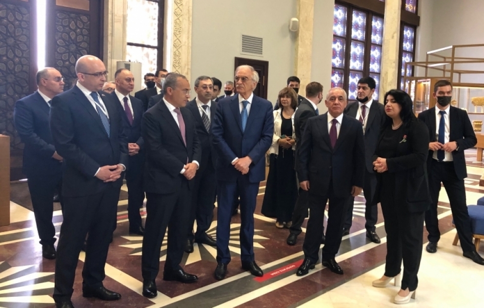 Azərbaycanın Baş nazirinin rəhbərlik etdiyi nümayəndə heyəti Moskva Xalq Təsərrüfatı Nailiyyətləri Sərgisindəki “Azərbaycan” pavilyonunda olub VİDEO