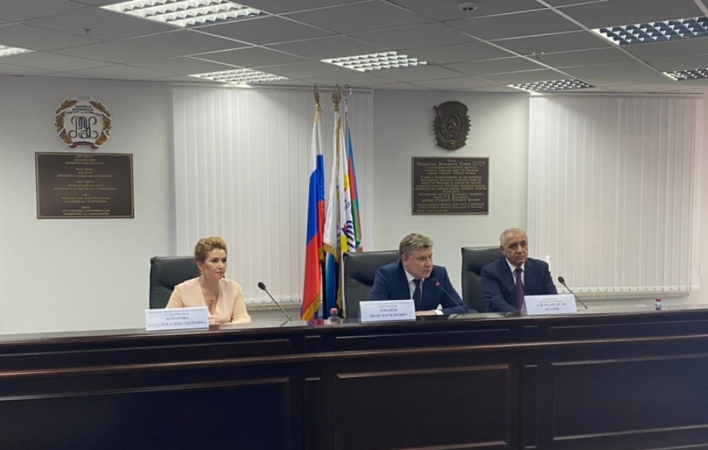 Премьер-министру Али Асадову присвоено звание Почетного доктора Российского экономического университета ВИДЕО