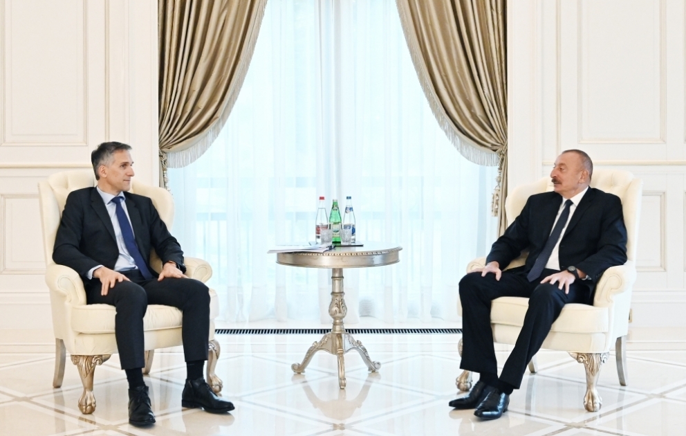 Prezident İlham Əliyev “Signify” şirkətinin baş icraçı direktorunu və digər nümayəndələrini qəbul edib YENİLƏNİB VİDEO