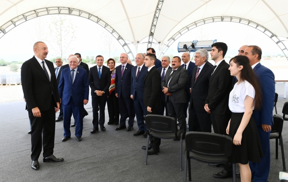 Prezident İlham Əliyev Ağdam şəhərinin bərpasının təməl daşının qoyulması mərasimində iştirak edib, rayon ictimaiyyətinin nümayəndələri ilə görüşüb YENİLƏNİB -2 VİDEO