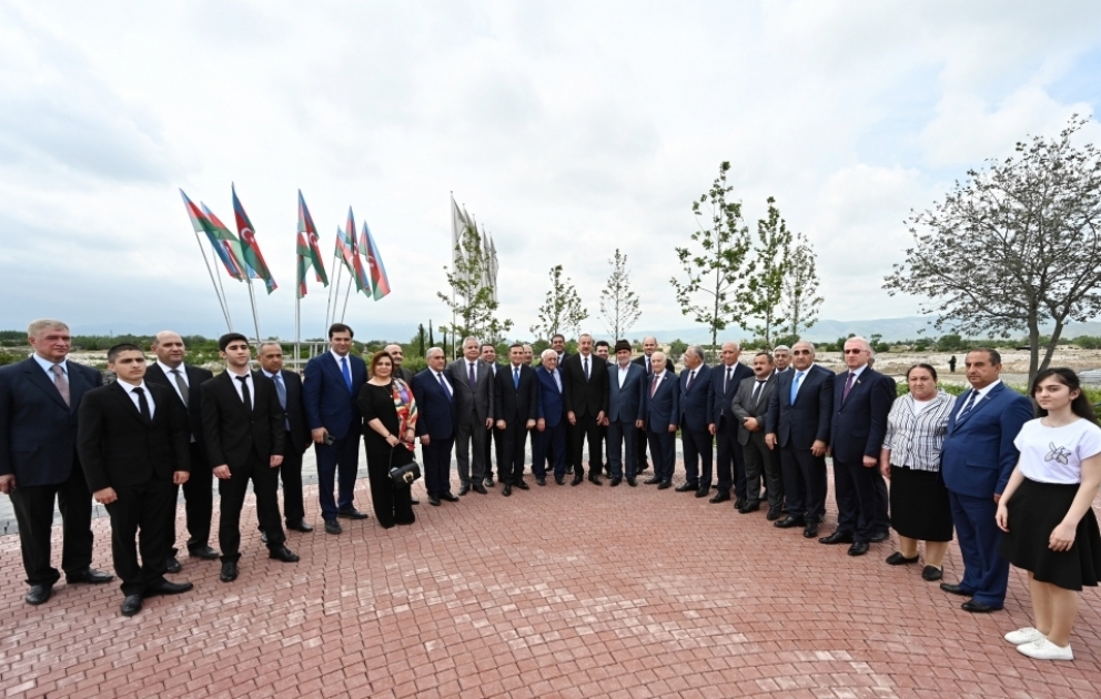 Präsident Ilham Aliyev legt Grundstein für Wiederherstellung der Stadt Aghdam teil VIDEO