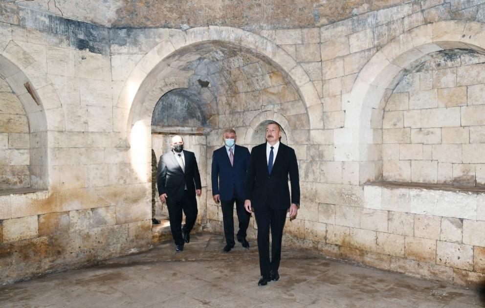 Le président Ilham Aliyev visite le complexe abritant le palais du khan Panahali à Aghdam VIDEO