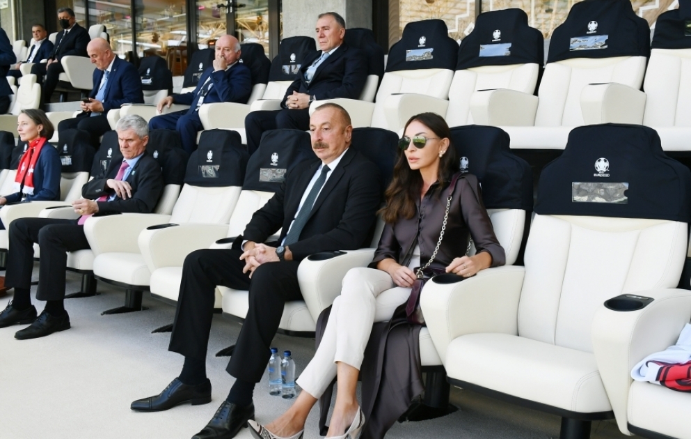 Fußball-EM 2021: Im Olympiastadion von Baku Spiel Wales – Schweiz ausgetragen  Präsident Ilham Aliyev und First Lady Mehriban Aliyeva besuchten Spiel VIDEO