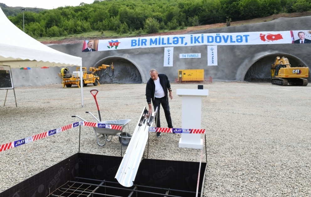 Prezident İlham Əliyev Əhmədbəyli-Füzuli-Şuşa avtomobil yolunda inşa olunacaq tunelin təməlini qoyub YENİLƏNİB VİDEO