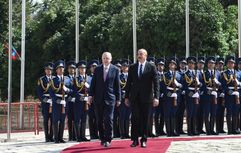 Offizieller Empfang von Präsident Recep Tayyip Erdogan in Schuscha VIDEO