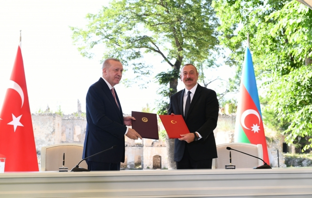 Präsident Ilham Aliyev und Präsident Recep Tayyip Erdogan unterzeichnen Schuscha-Erklärung VIDEO