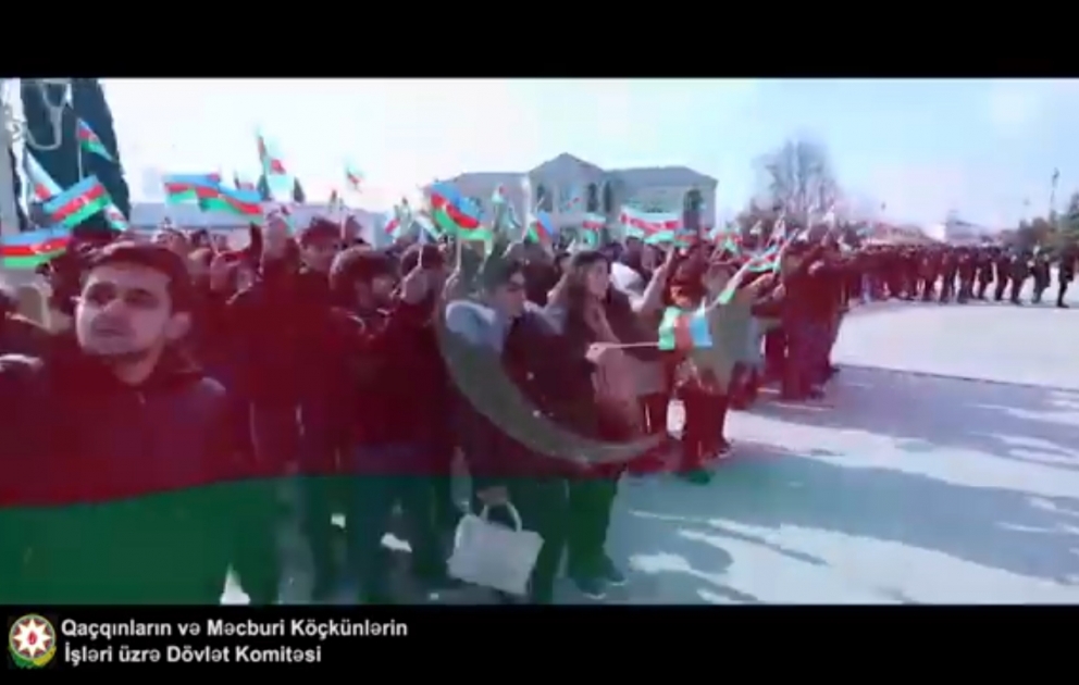 Məcburi köçkünlər əsgərlərin səsinə səs verdilər VİDEO