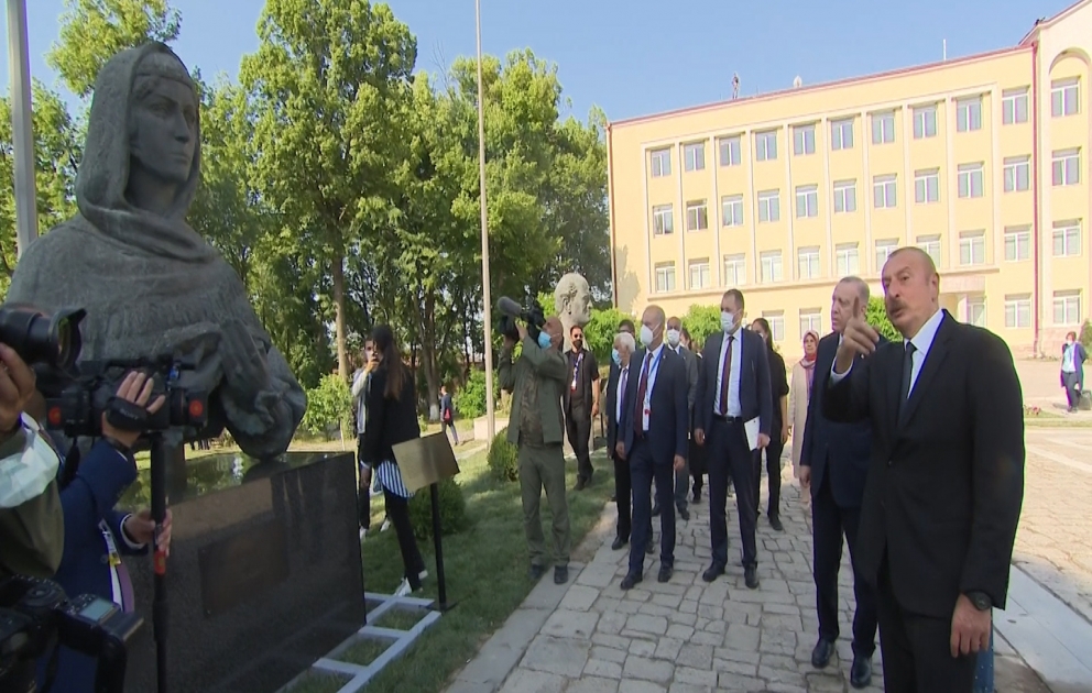 President Ilham Aliyev, President Recep Tayyip Erdogan visited monuments of famous Azerbaijani personalities Natavan, Bulbul and Uzeyir Hajibayov in Shusha VIDEO