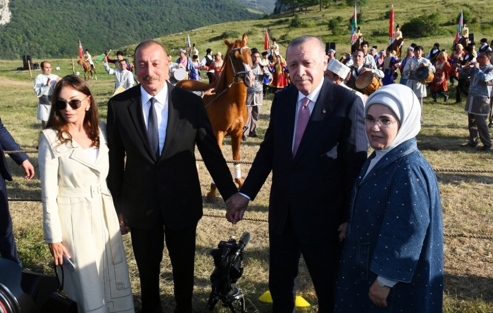 In Schuscha Komposition "Musikerbe und Karabach-Pferde im Flachland Dschidir Düsü“ präsentiert VIDEO