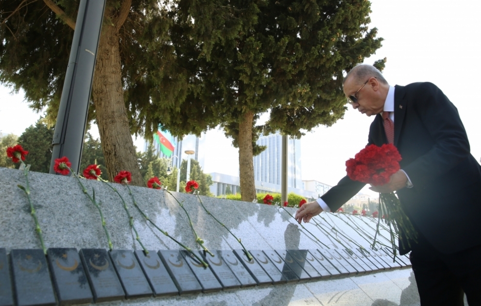 Şəhidlərin xatirəsinə ehtiram VİDEO