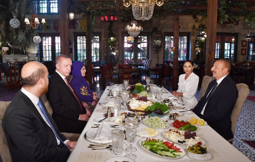 Un repas offert en l’honneur du président turc VIDEO