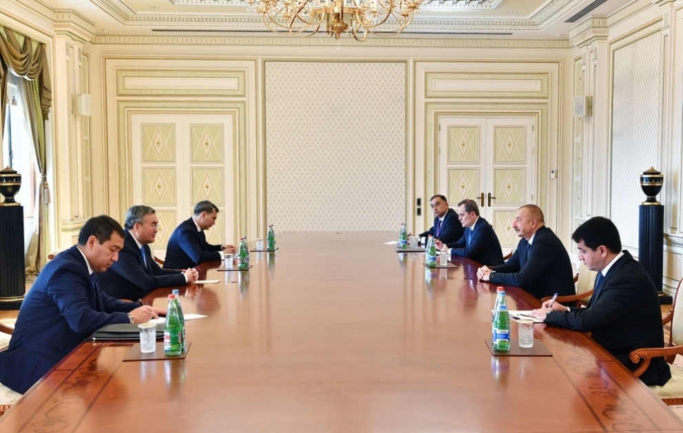 Le président Ilham Aliyev reçoit le vice-Premier ministre kazakh VIDEO