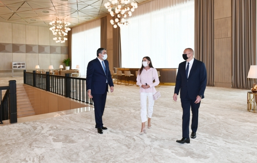 Le président Ilham Aliyev prend connaissance des conditions créées au palais de Gulustan après sa reconstruction VIDEO