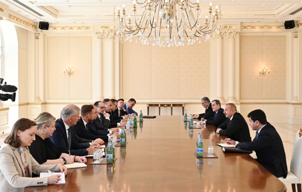 Le président Ilham Aliyev reçoit les ministres des affaires étrangères roumain, autrichien, lituanien et une délégation de l'Union européenne VIDEO