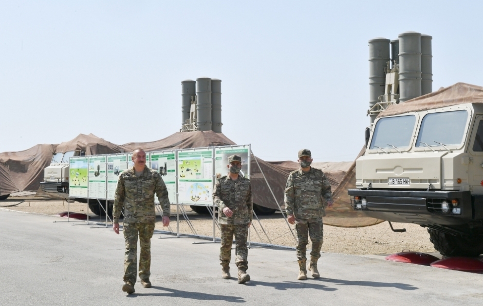 Le président Ilham Aliyev visite une nouvelle cité militaire de l’Armée de l’air azerbaïdjanaise VIDEO