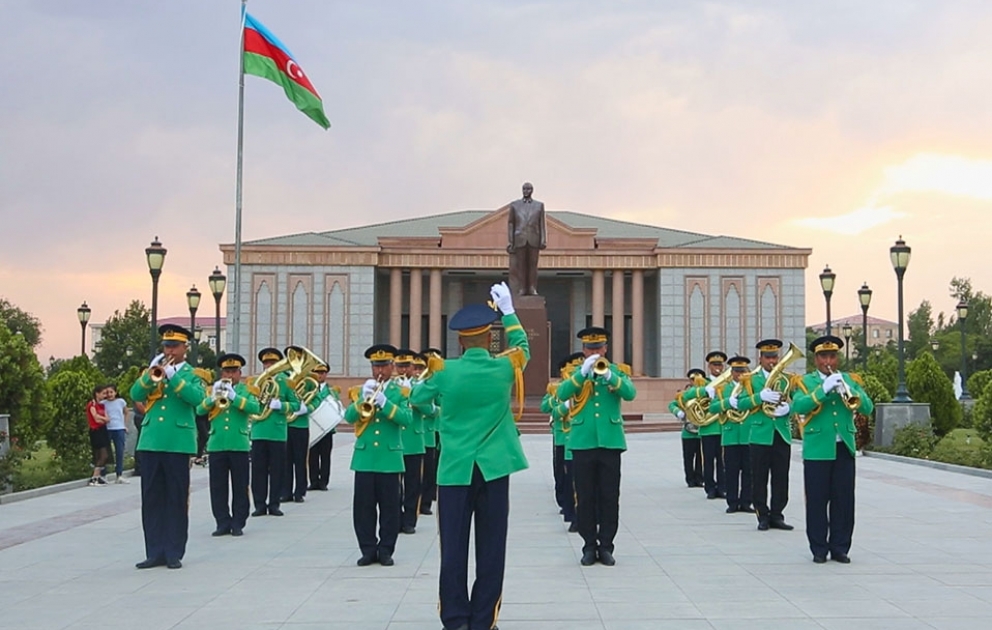 Naxçıvan şəhərində Silahlı Qüvvələr Günü münasibətilə konsert olub