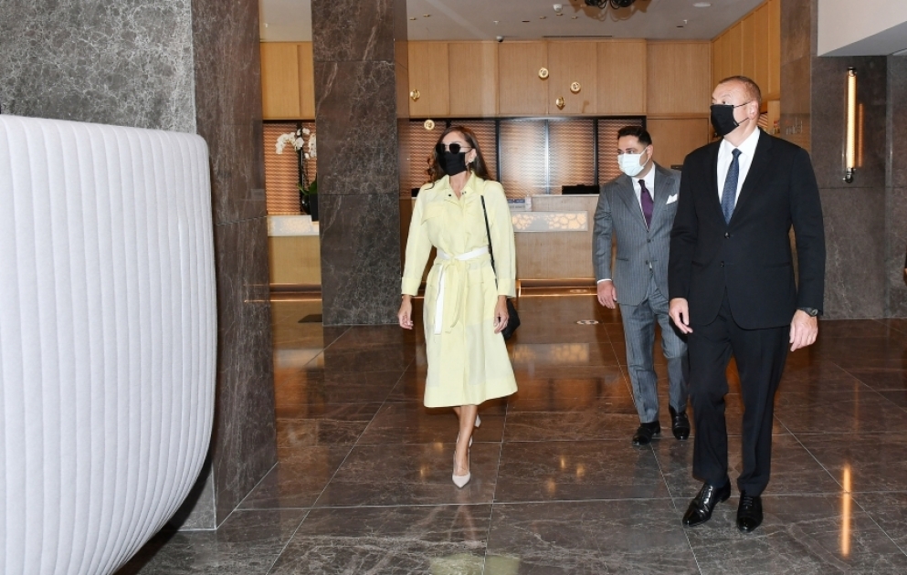 Präsident Ilham Aliyev weiht Hotel “Courtyard by Marriott Baku“ in Baku ein VIDEO