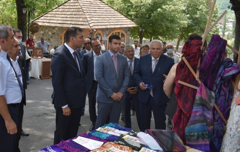 Şəki Xan Sarayının UNESCO-nun Ümumdünya İrs Siyahısına daxil olunması ilə bağlı sertifikat təqdim edilib VİDEO