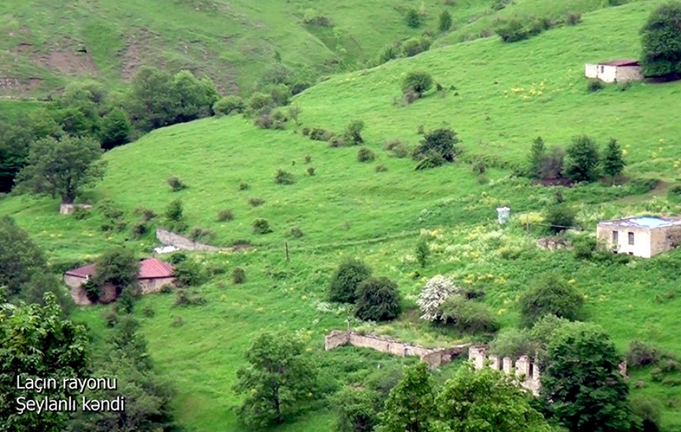 Le ministère de la Défense diffuse une vidéo du village de Cheïlanly de la région de Latchine VIDEO