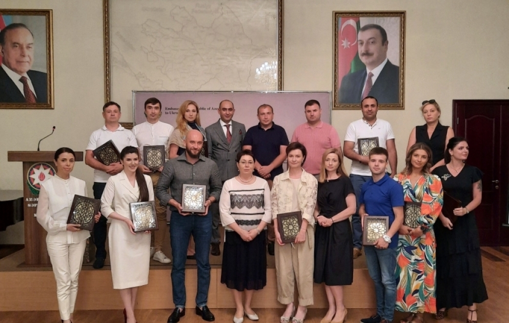Vətən müharibəsində Azərbaycanın haqlı mübarizəsini işıqlandıran ukraynalı jurnalistlər mükafatlandırılıb VİDEO