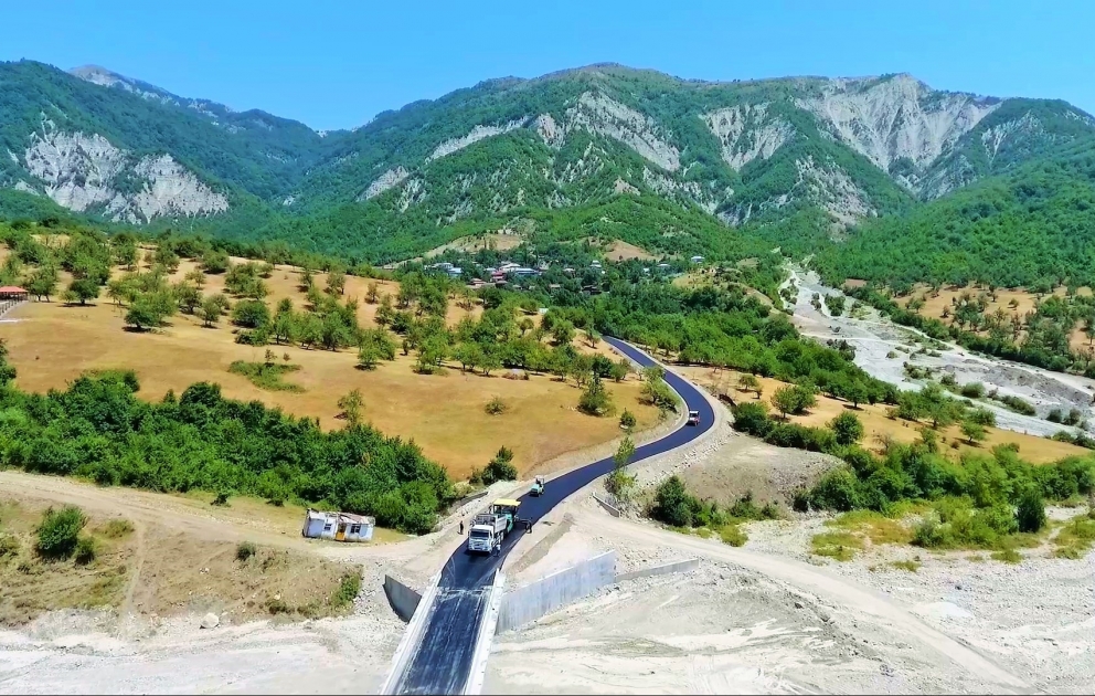 İsmayıllıda qədim tarixə malik kəndlərə aparan yollar yenidən qurulur VİDEO