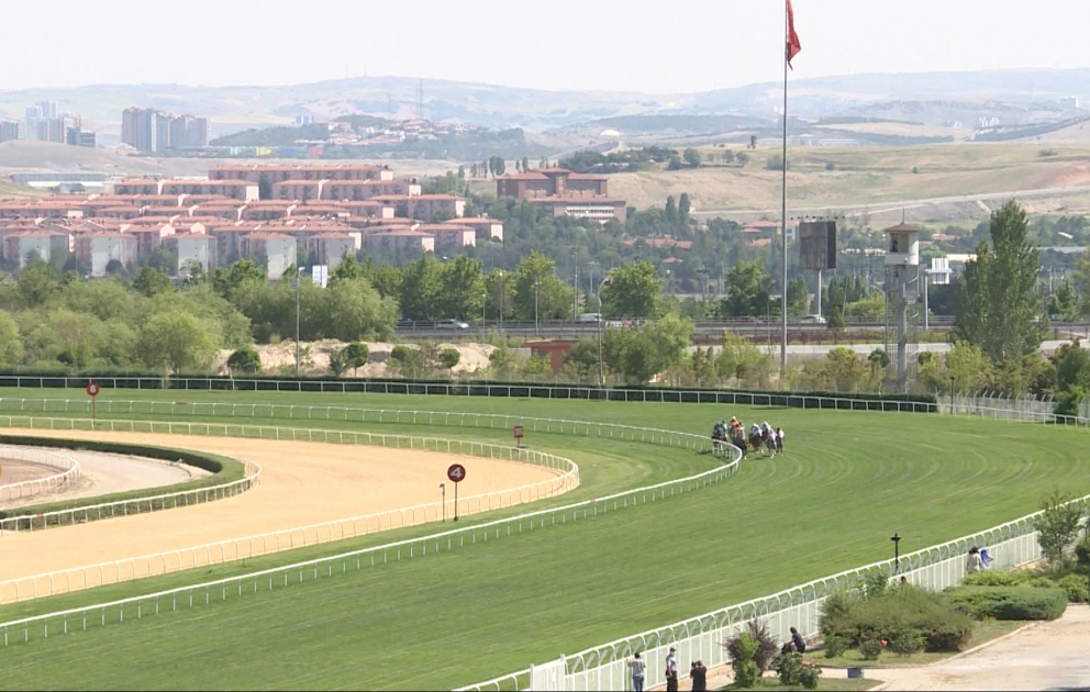 Ankarada “TÜRKSOY-Koşusu” at yarışı keçirilib VİDEO