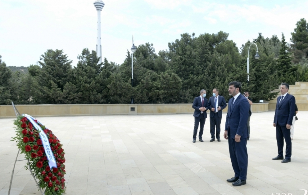 Мэр города Тбилиси посетил Аллею почетного захоронения и Шехидляр хиябаны ВИДЕО
