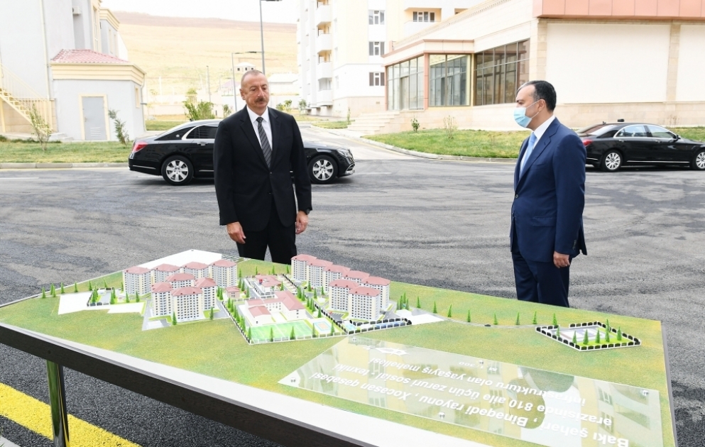 Präsident Ilham Aliyev nimmt an Zeremonie zur Übergabe von Wohnungen und Autos an Märtyrerfamilien und Kriegsinvaliden teil VIDEO
